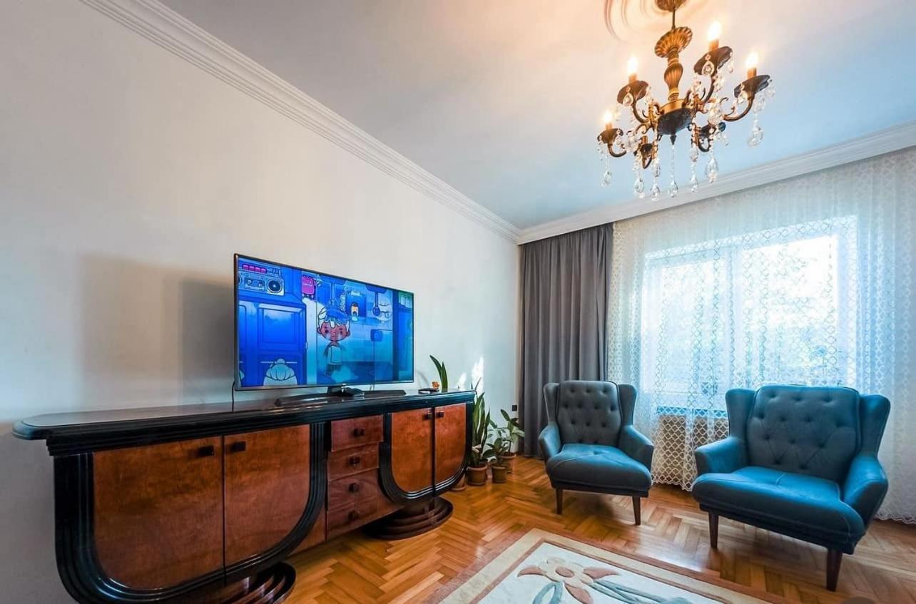 Hotel Liza Batoemi Buitenkant foto