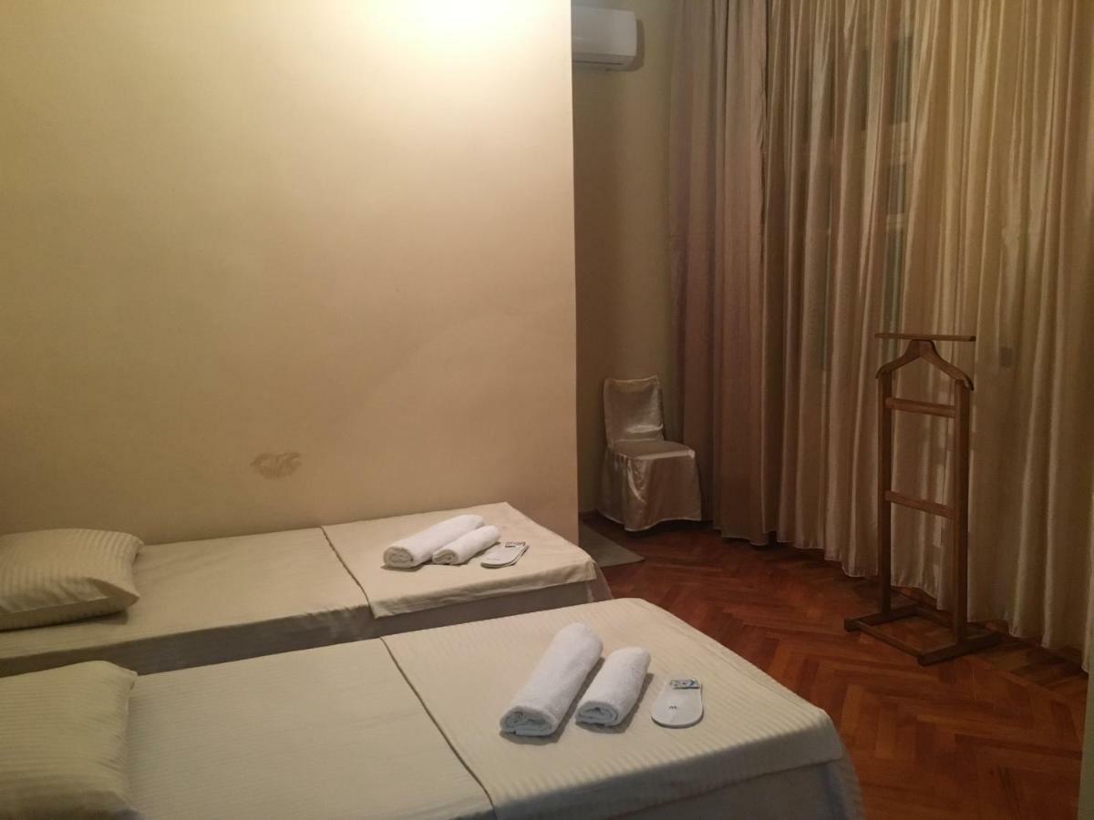 Hotel Liza Batoemi Buitenkant foto